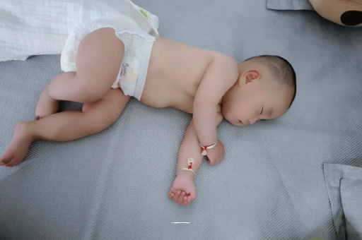 借卵生子咨询宝宝身高体重